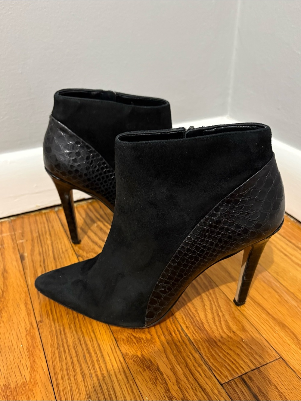 Vince Camuto Kasi Black Suede & Snakeskin Leather Ankle Boots Size 5.5M
